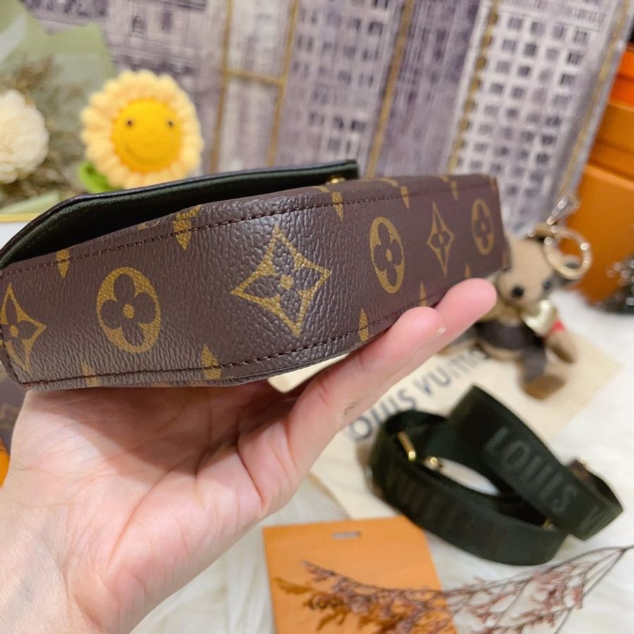 《近全新 》芯片款 經典 M80091 老花三合一綠色背帶 肩背/斜背包-13