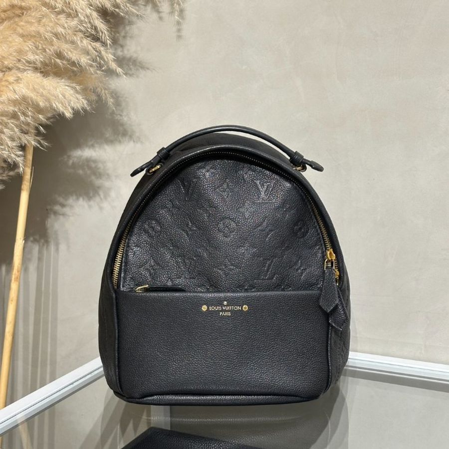 LOUIS VUITTON 壓紋牛皮後背包 - 黑-0