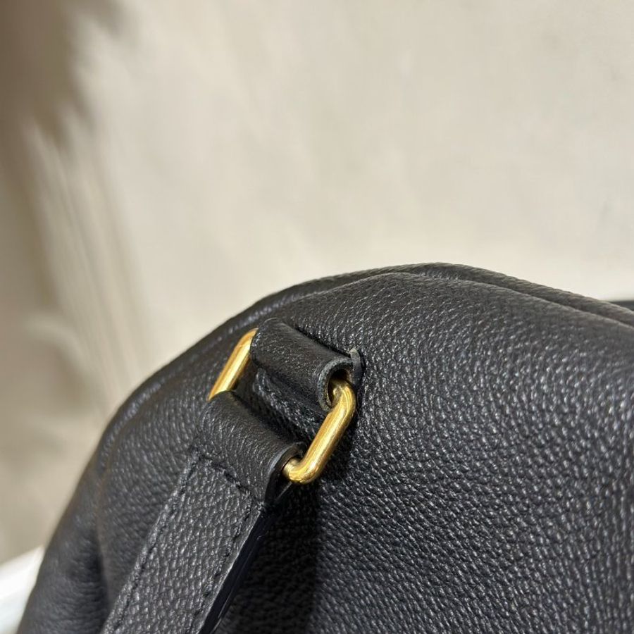 LOUIS VUITTON 壓紋牛皮後背包 - 黑-12
