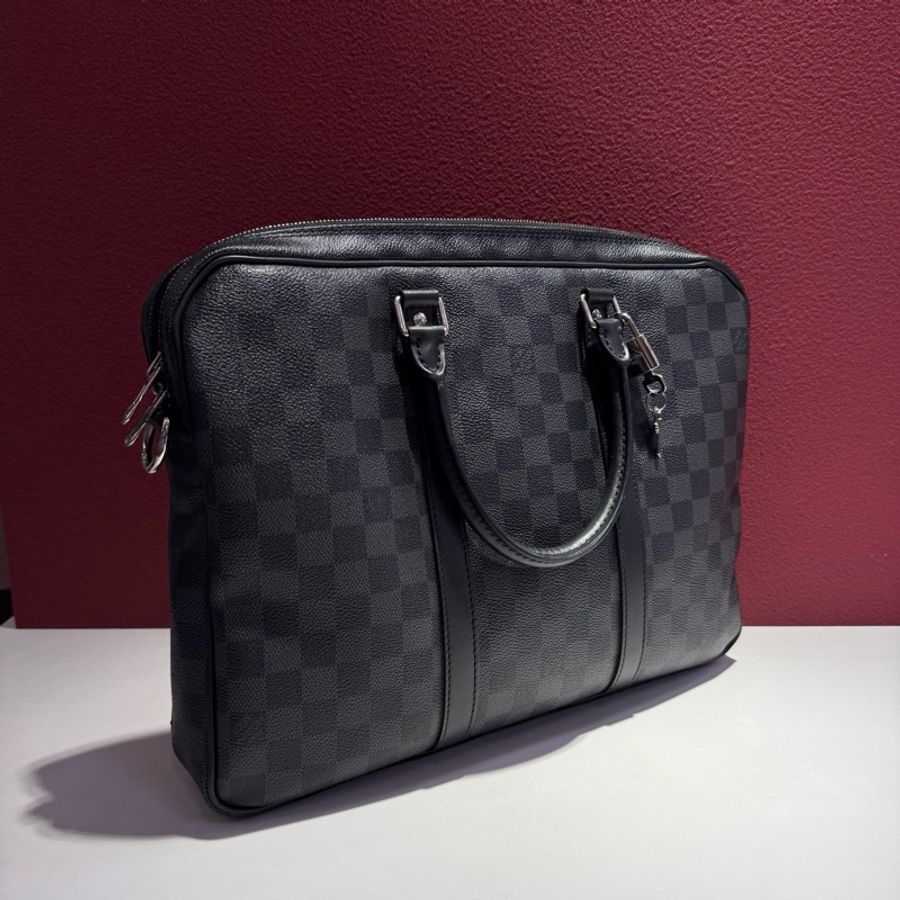 路易威登/Louis Vuitton Voyaga 經典棋盤格 黑色公文包 手提包 無肩帶 尺寸:36*6*27 cm 。-1