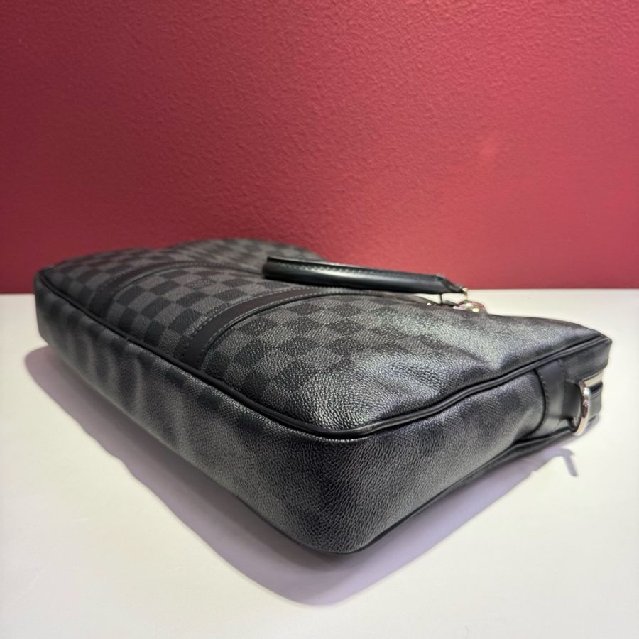 路易威登/Louis Vuitton Voyaga 經典棋盤格 黑色公文包 手提包 無肩帶 尺寸:36*6*27 cm 。-6