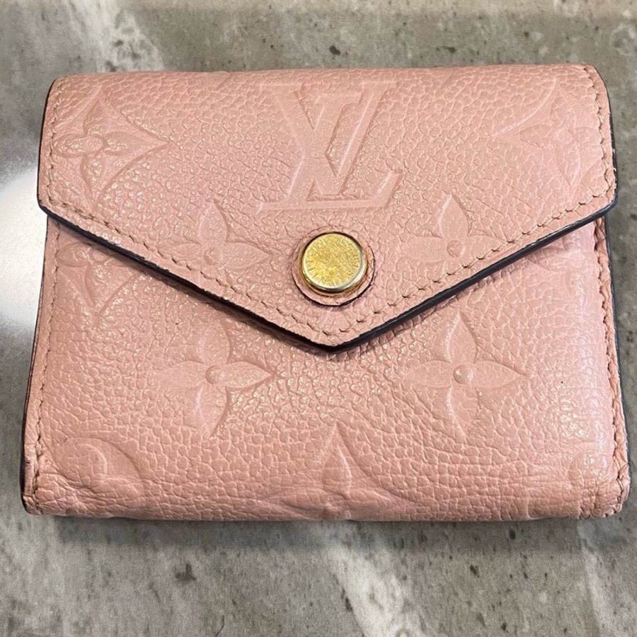 LV 路易威登 粉色壓紋 短款錢包 成色很新 芯片款 附件:單品-0