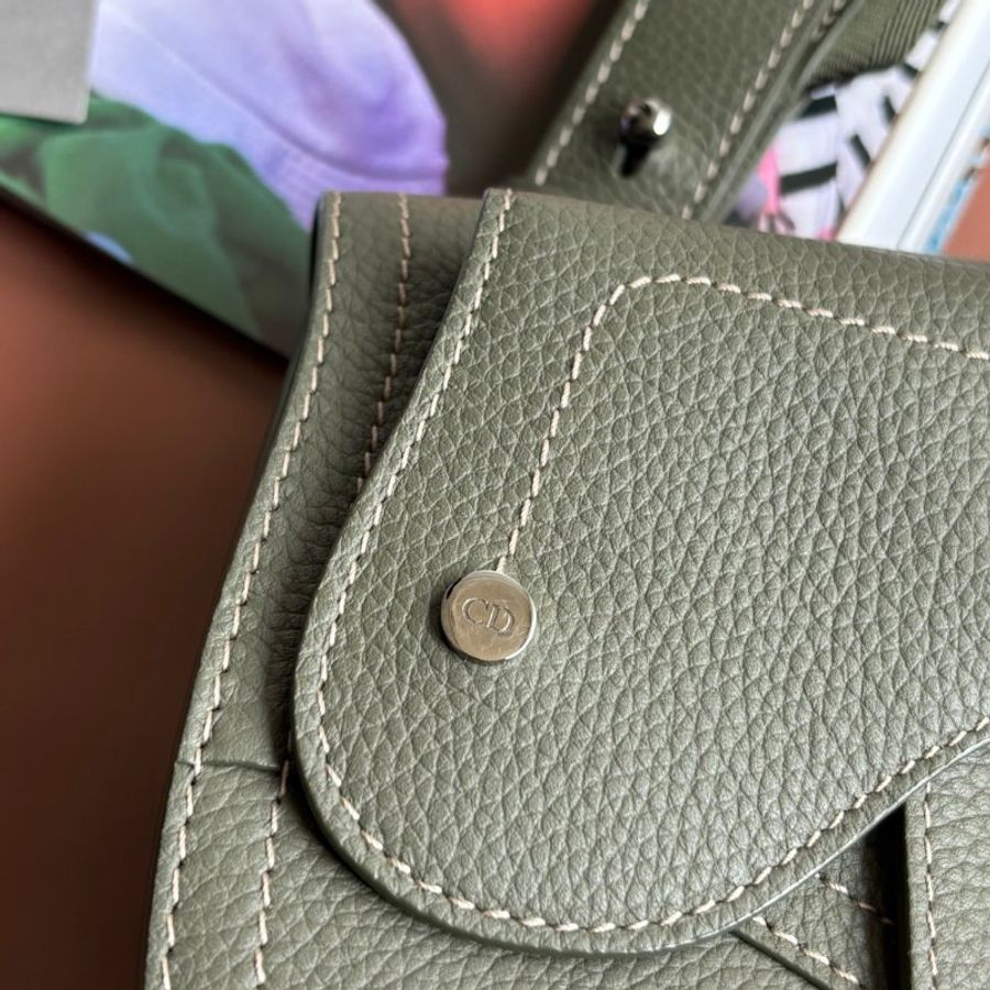 ::Christian Dior:: Saddle Pouch 墨綠色皮革馬鞍包 胸口包 側背包-5