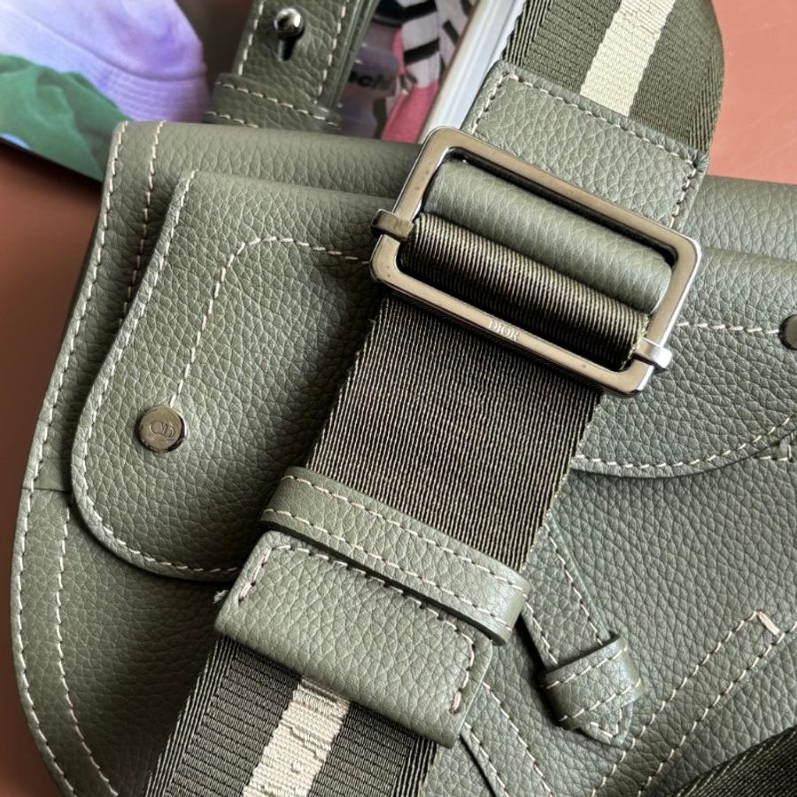 ::Christian Dior:: Saddle Pouch 墨綠色皮革馬鞍包 胸口包 側背包-6