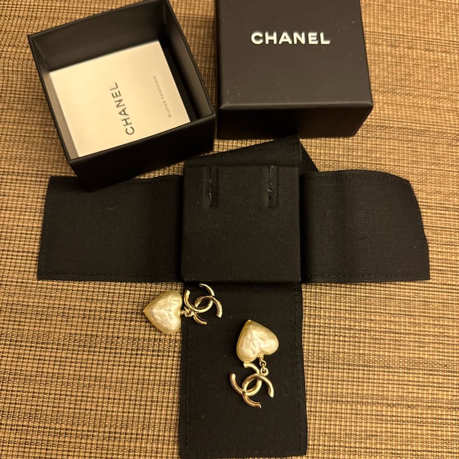 CHANEL 愛心吊飾耳釘-4