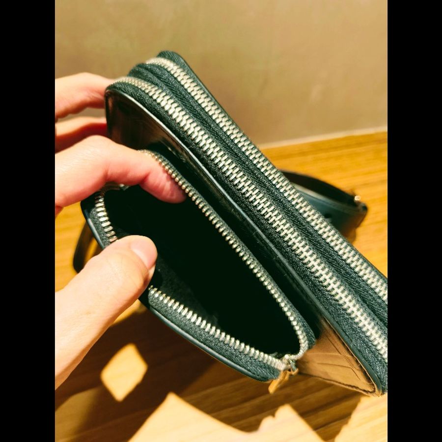 經典壓紋皮革小型斜背包(Camera Bag / Crossbody 類型)-13