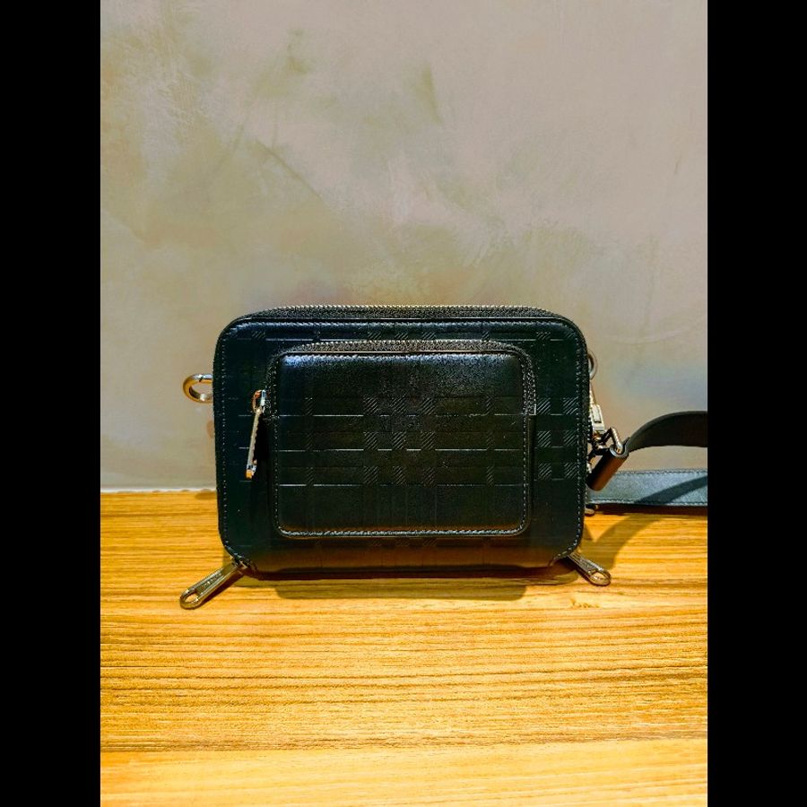 經典壓紋皮革小型斜背包(Camera Bag / Crossbody 類型)-15