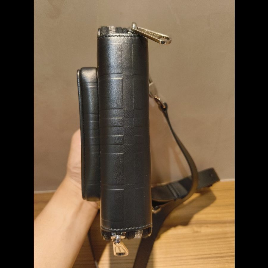 經典壓紋皮革小型斜背包(Camera Bag / Crossbody 類型)-17