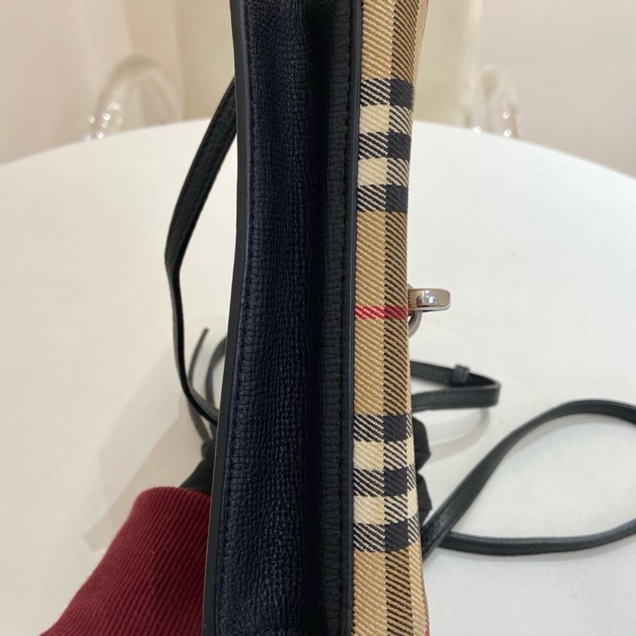 Burberry博柏利 黑色皮拼經典格紋鎖扣郵差包 尺寸:19-4