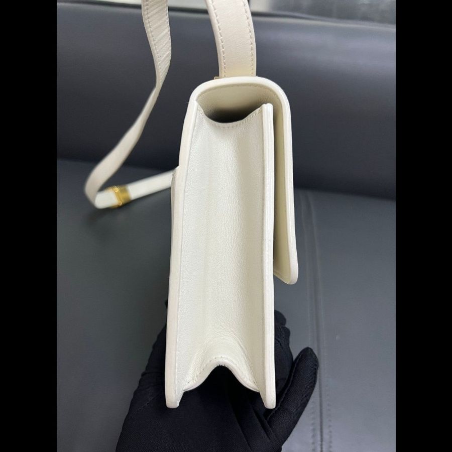 Dior montaigne 30 medium
蒙田30 白色金扣全皮-2