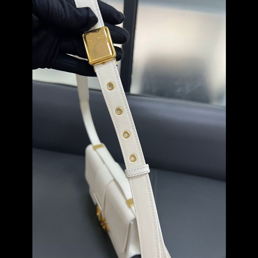 Dior montaigne 30 medium
蒙田30 白色金扣全皮-18