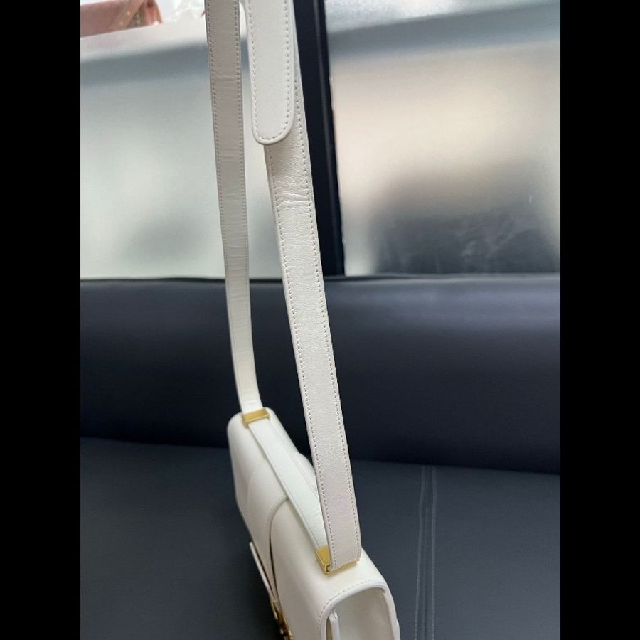 Dior montaigne 30 medium
蒙田30 白色金扣全皮-19