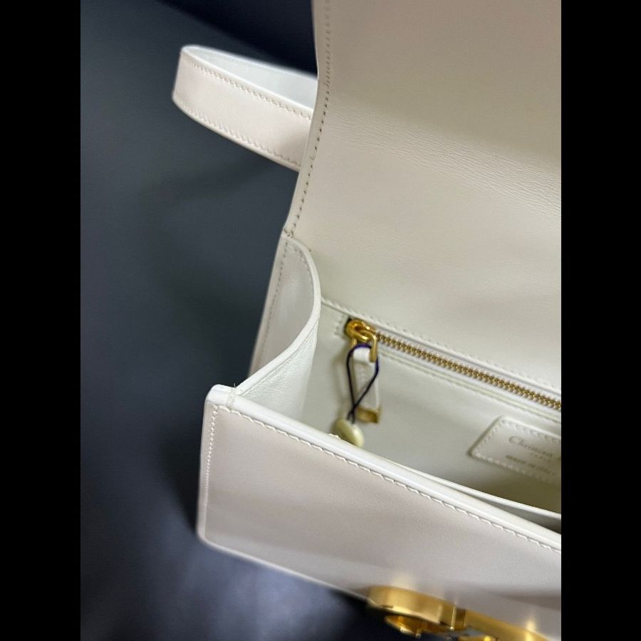 Dior montaigne 30 medium
蒙田30 白色金扣全皮-23