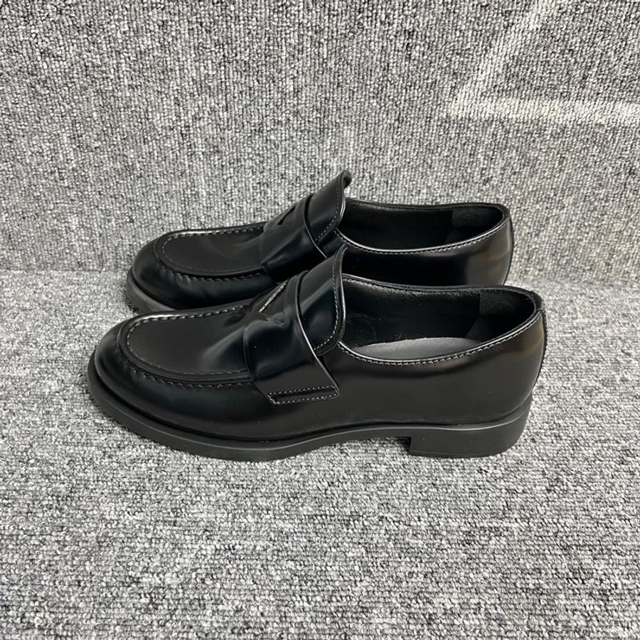 全新Prada 普拉達 三角标 黑色皮面樂福鞋 36碼-0