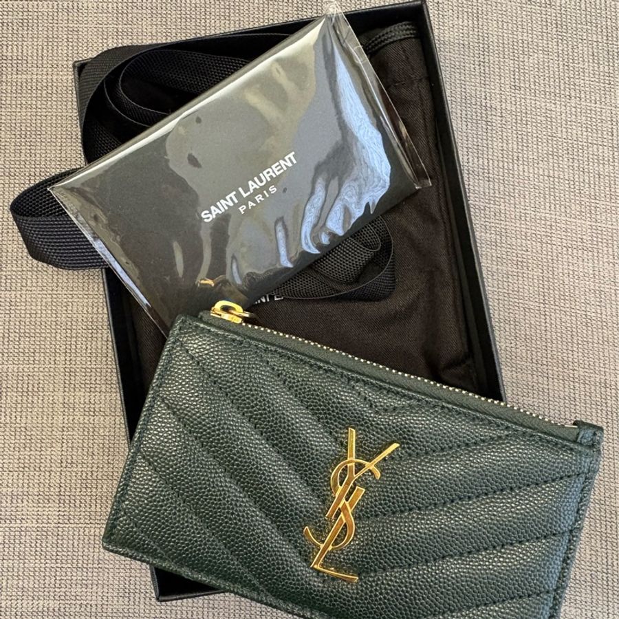 YSL 山形紋荔枝皮金字Logo拉鍊卡片/零錢夾(墨綠色)-10