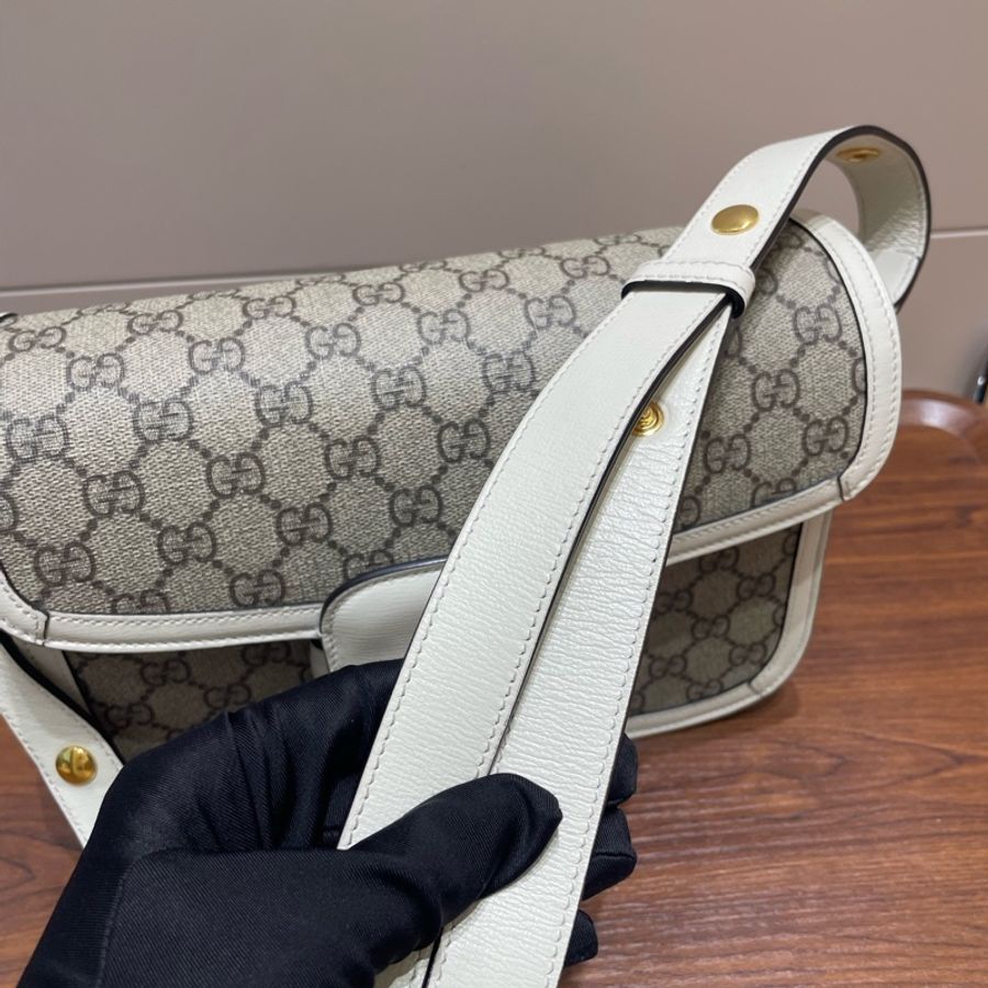 古馳/Gucci 1955系列 白色老花馬鞍包 單肩斜挎包 尺寸:25x18x8-6