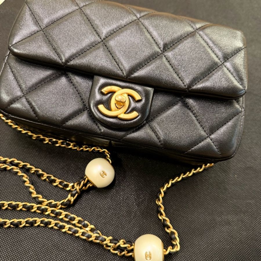 Chanel Cf20 黑羊皮金釦雙珍珠調節斜背包晶片款-1