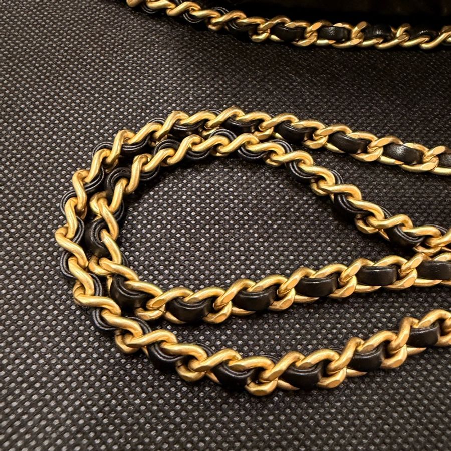 Chanel Cf20 黑羊皮金釦雙珍珠調節斜背包晶片款-26