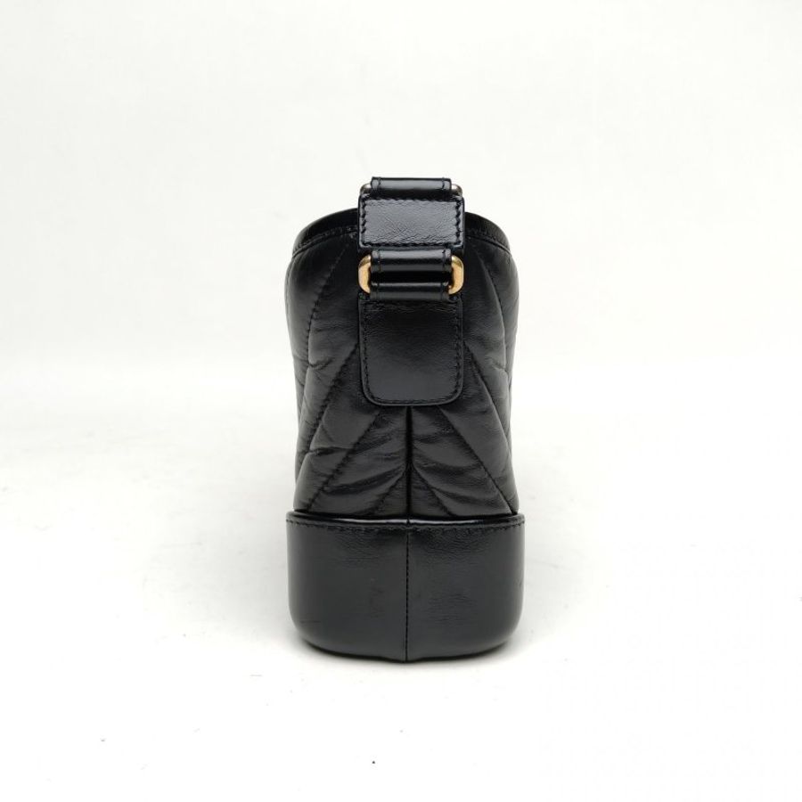 CHANEL GABRIELLE流浪小號黑色29開金銀扣V紋肩背包-3