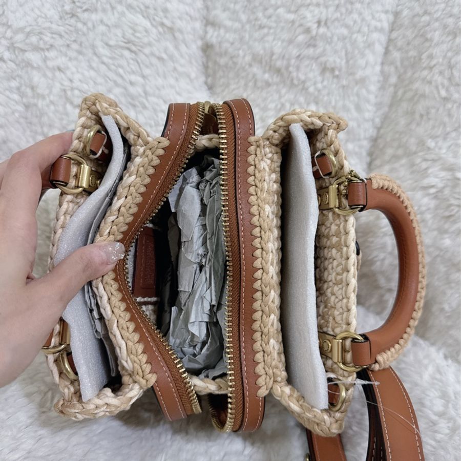 未使用coach Rogue 20針織🧶毛線系列三用包(原價25800元)-15