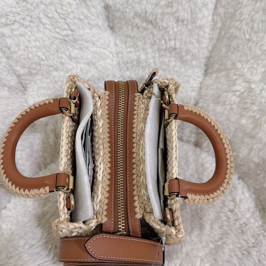 未使用coach Rogue 20針織🧶毛線系列三用包(原價25800元)-21