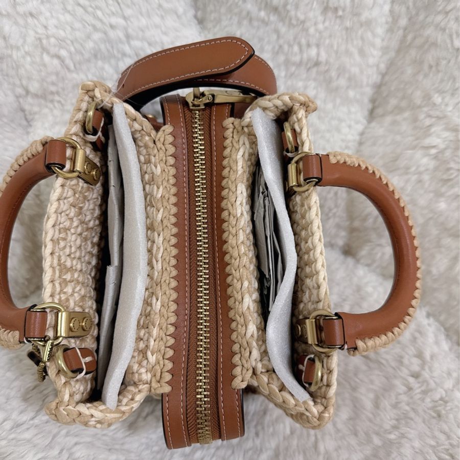 未使用coach Rogue 20針織🧶毛線系列三用包(原價25800元)-38