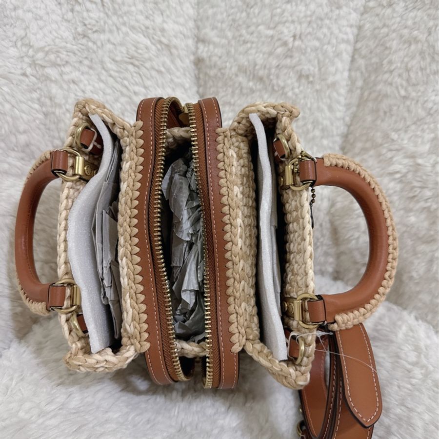 未使用coach Rogue 20針織🧶毛線系列三用包(原價25800元)-42