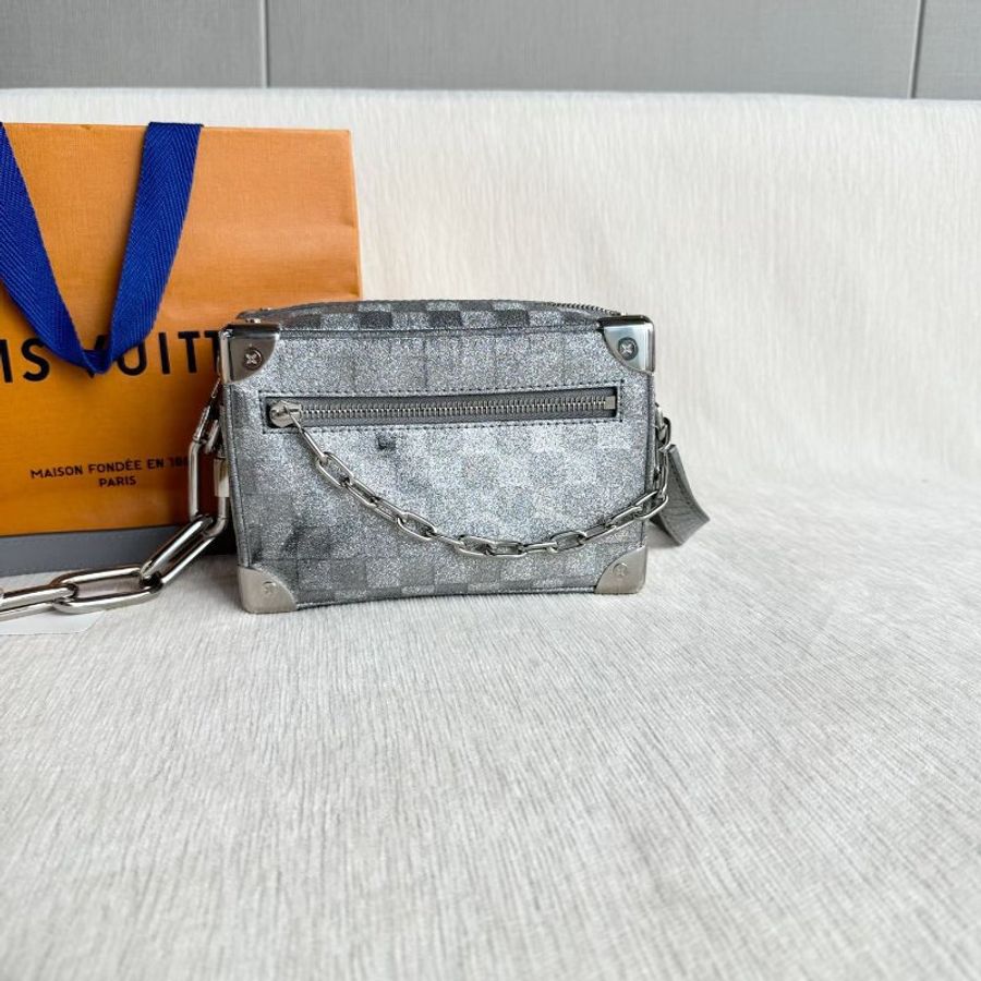 LV 銀色棋盤格soft trunk盒子包 Mini 芯片款 18*13*7 98新配件塵袋 肩帶-5