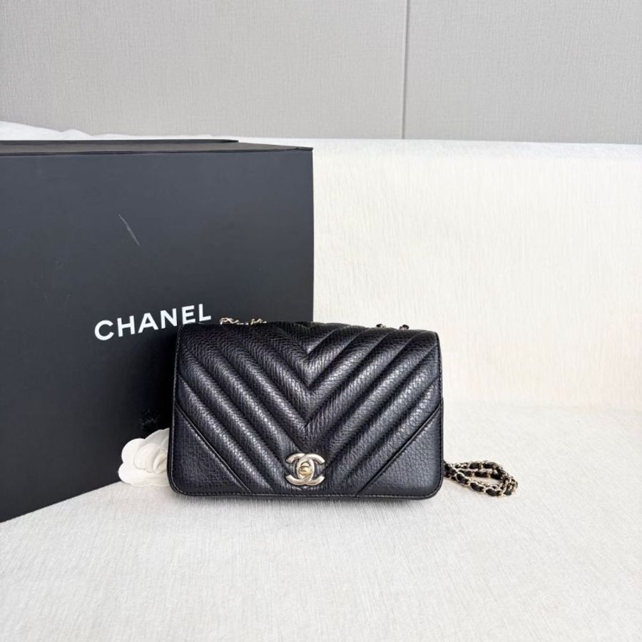 Chanel V紋大mini口蓋包 黑色金扣 牛皮20*13*7 9新 配件塵袋保卡-8