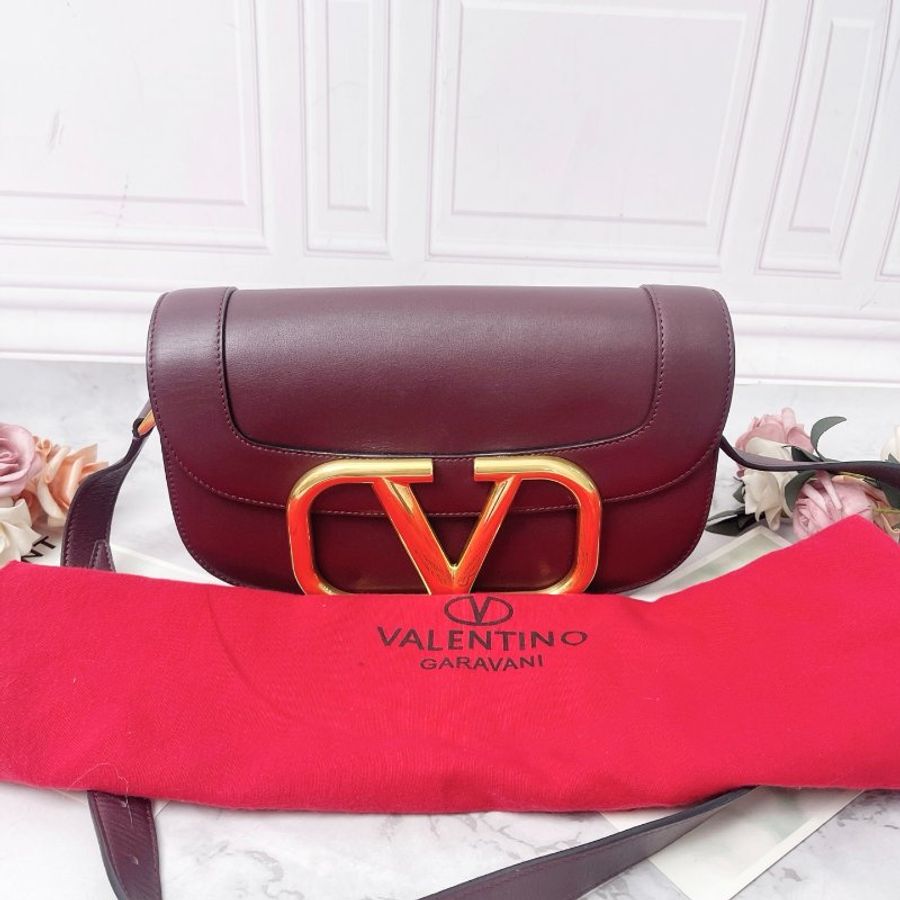 Valentino Supervee酒紅色肩背包牛皮 金色大V標誌扣 25×15×6cm 98新配件塵袋-1