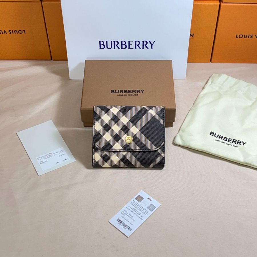 🎁全新盒裝 Burberry 巴寶莉 戰馬金釦 格紋翻蓋卡夾 零錢包(原價14900)-3