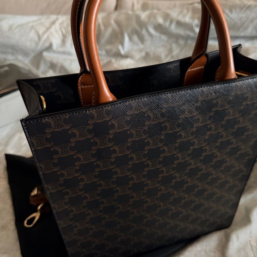 特價‼️全新Celine Triomphe Canvas琴譜包-8