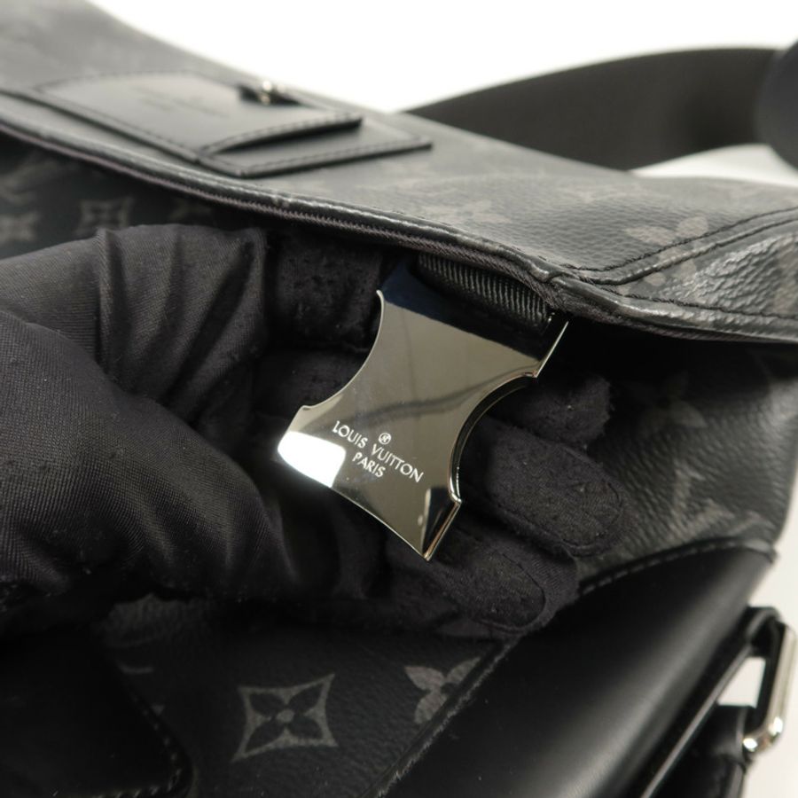 LOUIS VUITTON Monogram Eclipse Messenger PM Voyager肩背袋-9