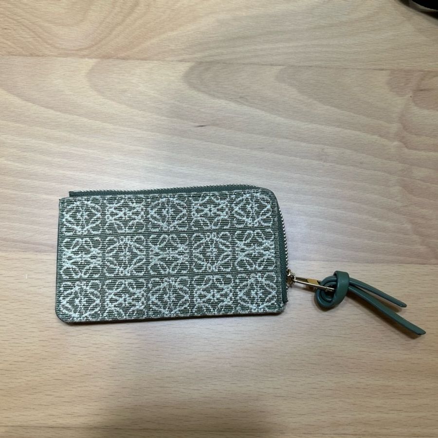 LOEWE 經典緹花 ANAGRAM 零錢拉鏈卡包 原價12000 酪梨綠-2
