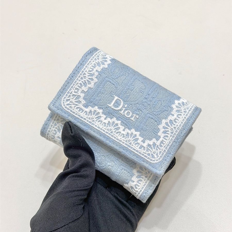618限時特賣💖914intheair 『全新全配』Dior迪奧🩵日本限定蕾絲單寧三折迷你短夾-4