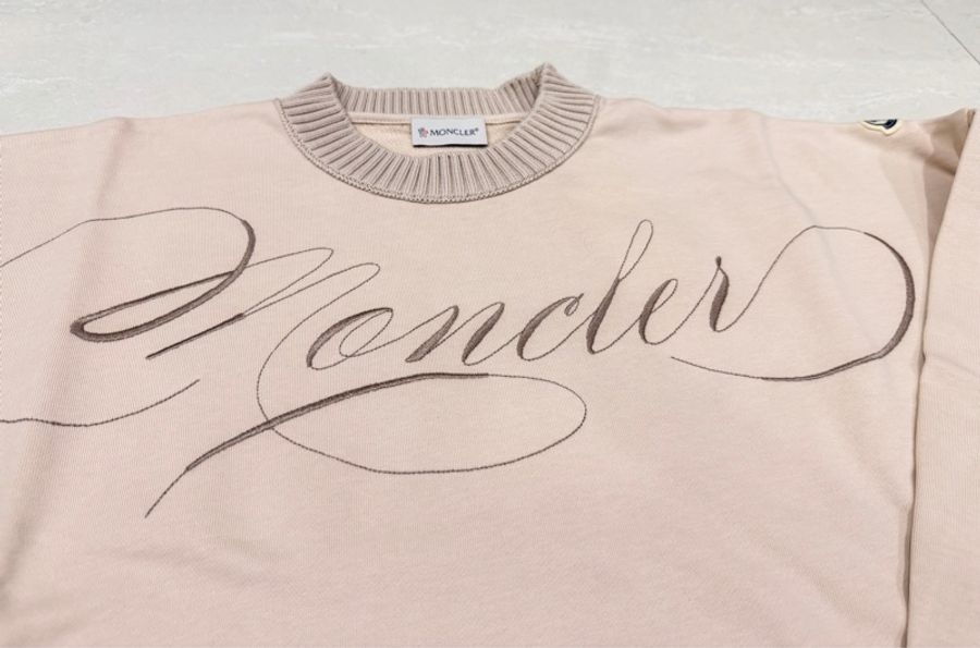 Moncler 圓領落肩英文字母刺繡衫/沙色-6