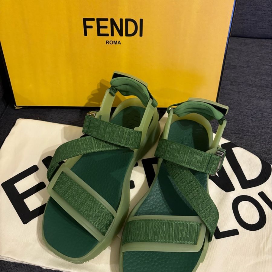 Fendi涼鞋 全新-0
