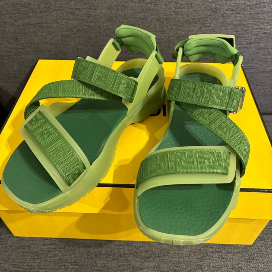 Fendi涼鞋 全新-15
