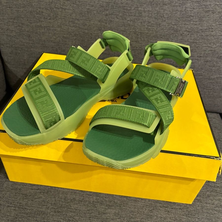 Fendi涼鞋 全新-16