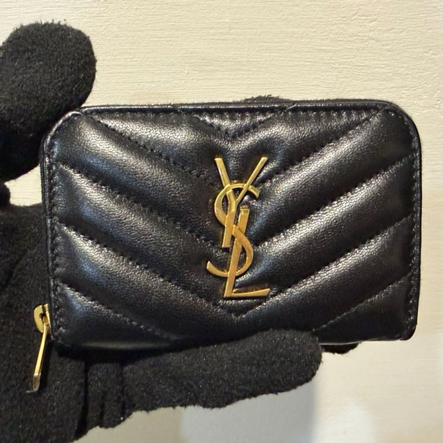 YSL CASSANDRE MATELASSÉ絎縫小羊皮零錢卡套錢包(黑金)-1
