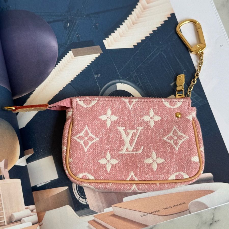LV粉色丹寧白logo拉鏈零錢包👛-0
