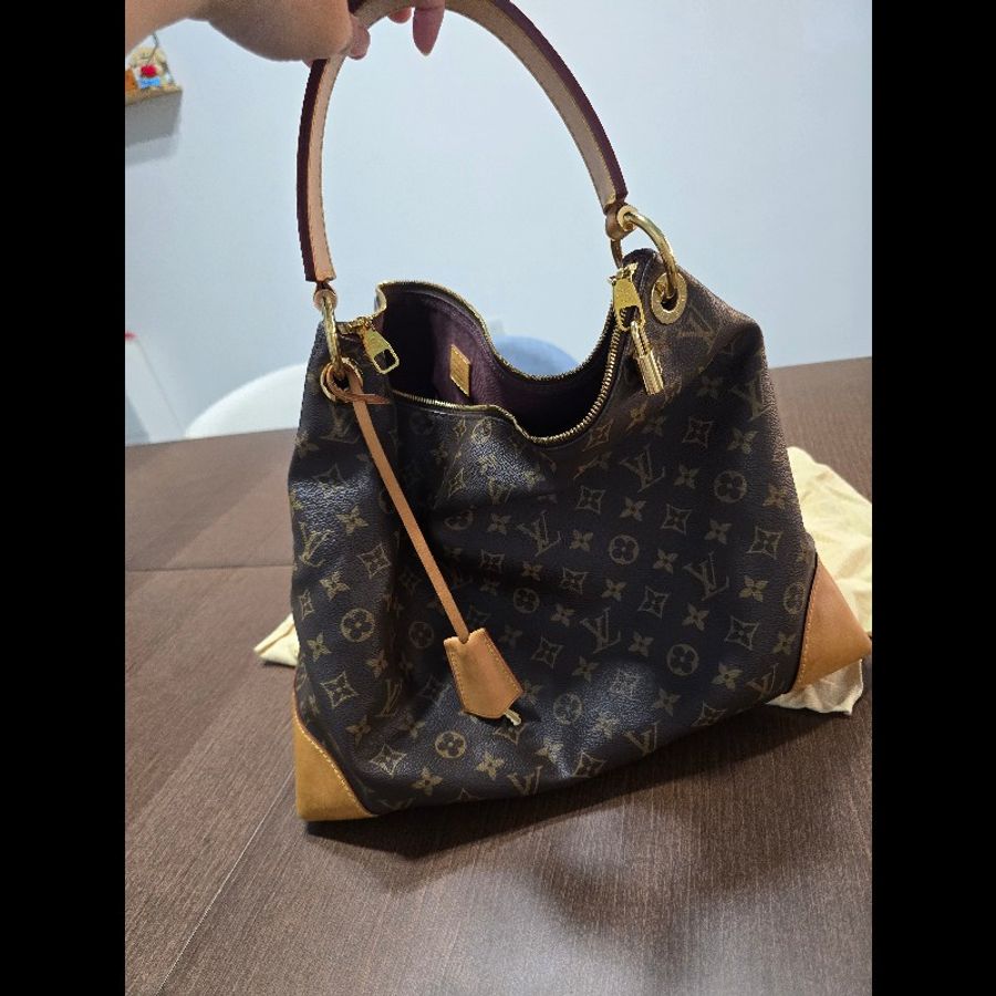 LV Louis Vuitton
彎月包 Berri MM carryall Multipass參考-1