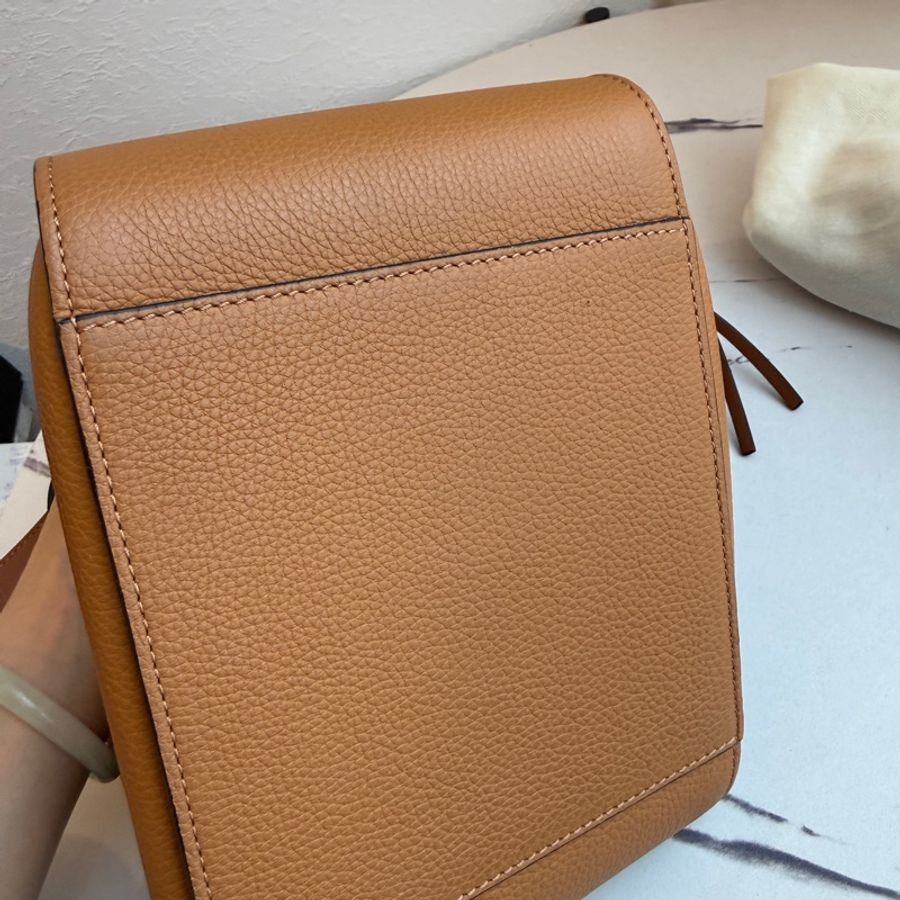 Loewe pm小號吊床包 焦糖色-7