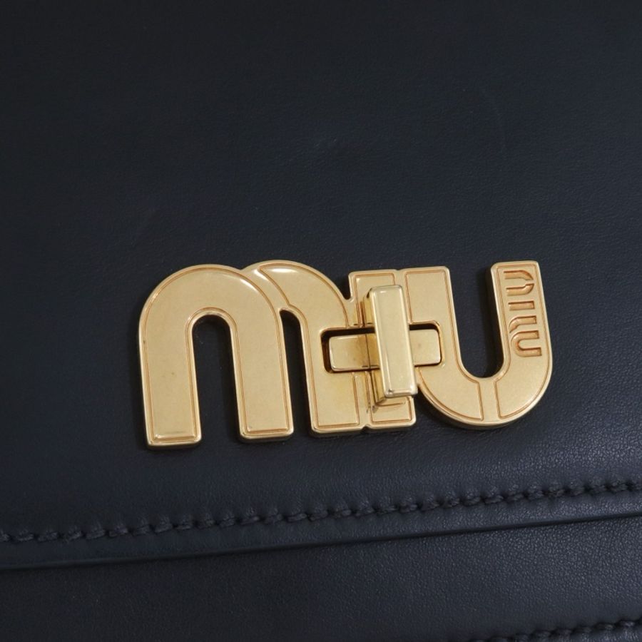 Miu Miu • 大Logo金釦牛皮郵差包-5