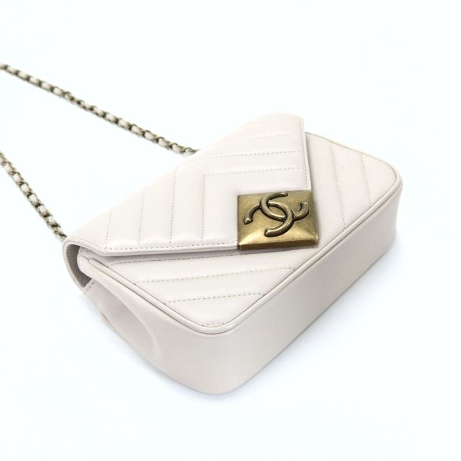 CHANEL 限量款V紋肩背斜背信封包 20*13*5 95新 配件塵袋 購證 保卡-4