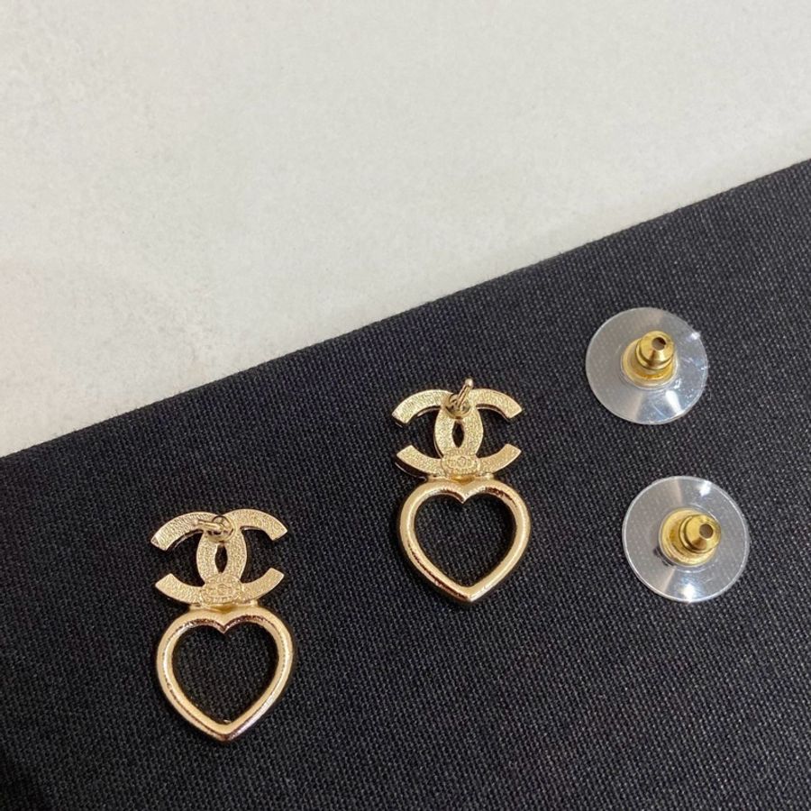 Chanel香奈兒鏤空愛心雙C閃鑽耳釘 年份:2023 附件:盒子。-3