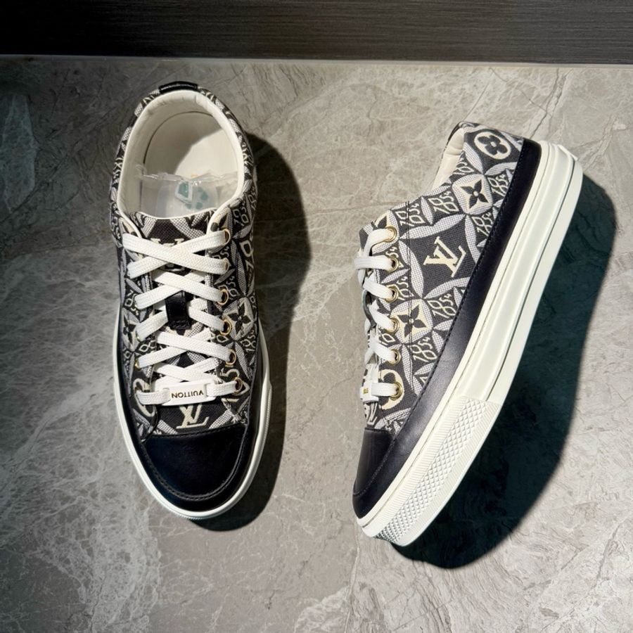 LV路易威登女鞋黑白色老花滿印刺繡休閒板鞋 35碼-3