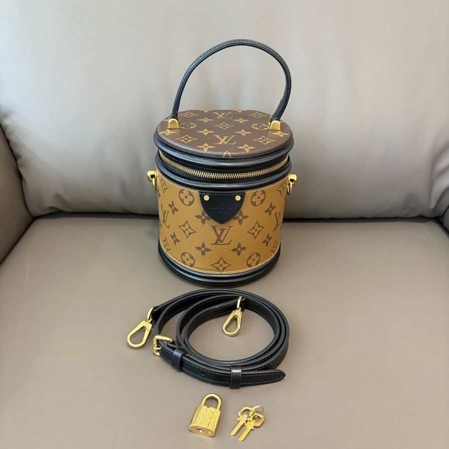 LV/路易威登 焦糖老花发财桶圆筒包 附件:肩带锁具-1