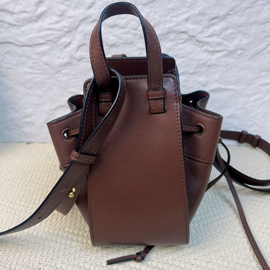 羅意威LOEWE Hammock迷你牛皮吊床包 尺寸11*19.5*17-3