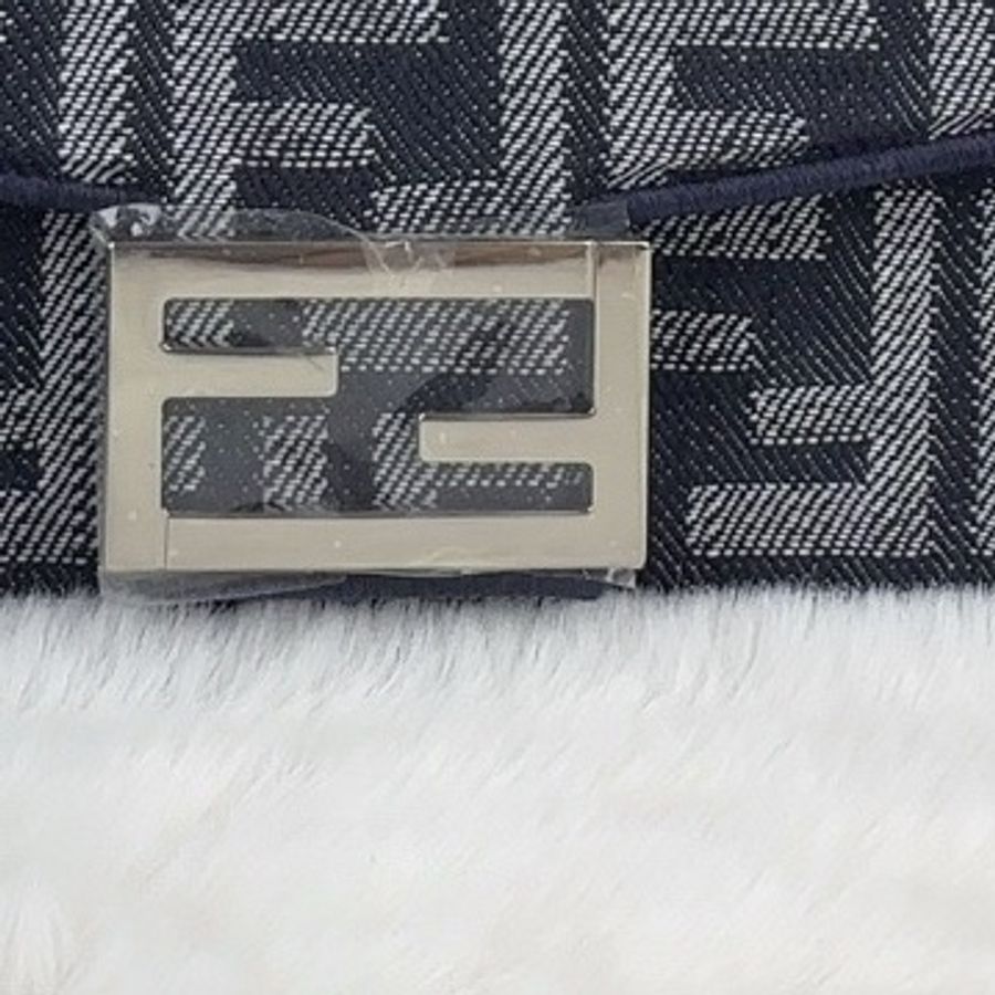 99.9新 Fendi 23ss老花牛仔盒子包所有五金原膜都在 尺寸21*12 編碼wt880。-5